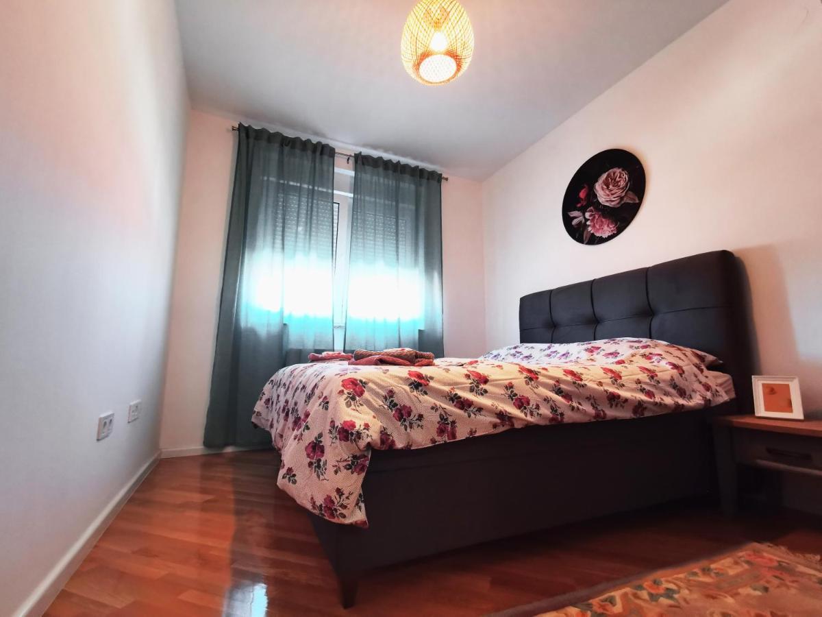 Apartment Angel *